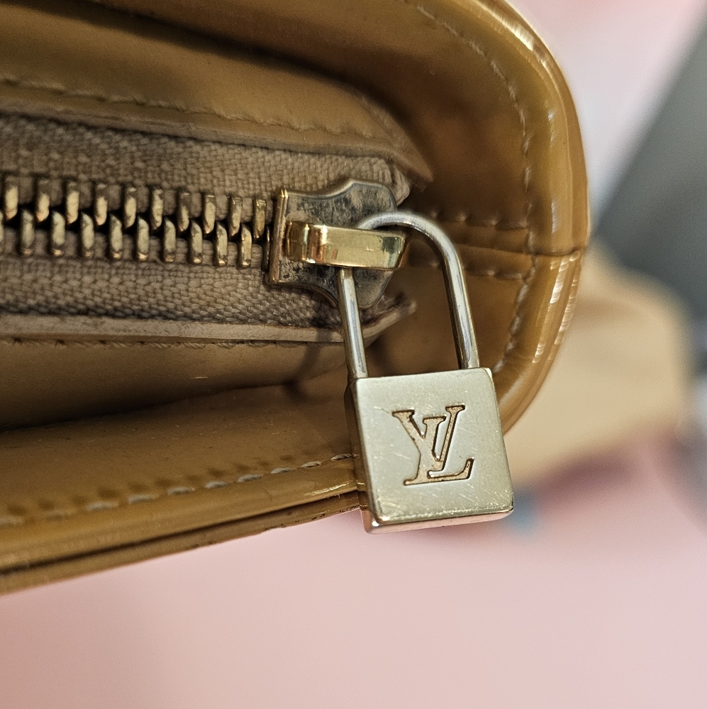 👜Louis Vuitton Vernis Houston Logo Embossed Tote Bag 🏵 - Picture 6 of 17